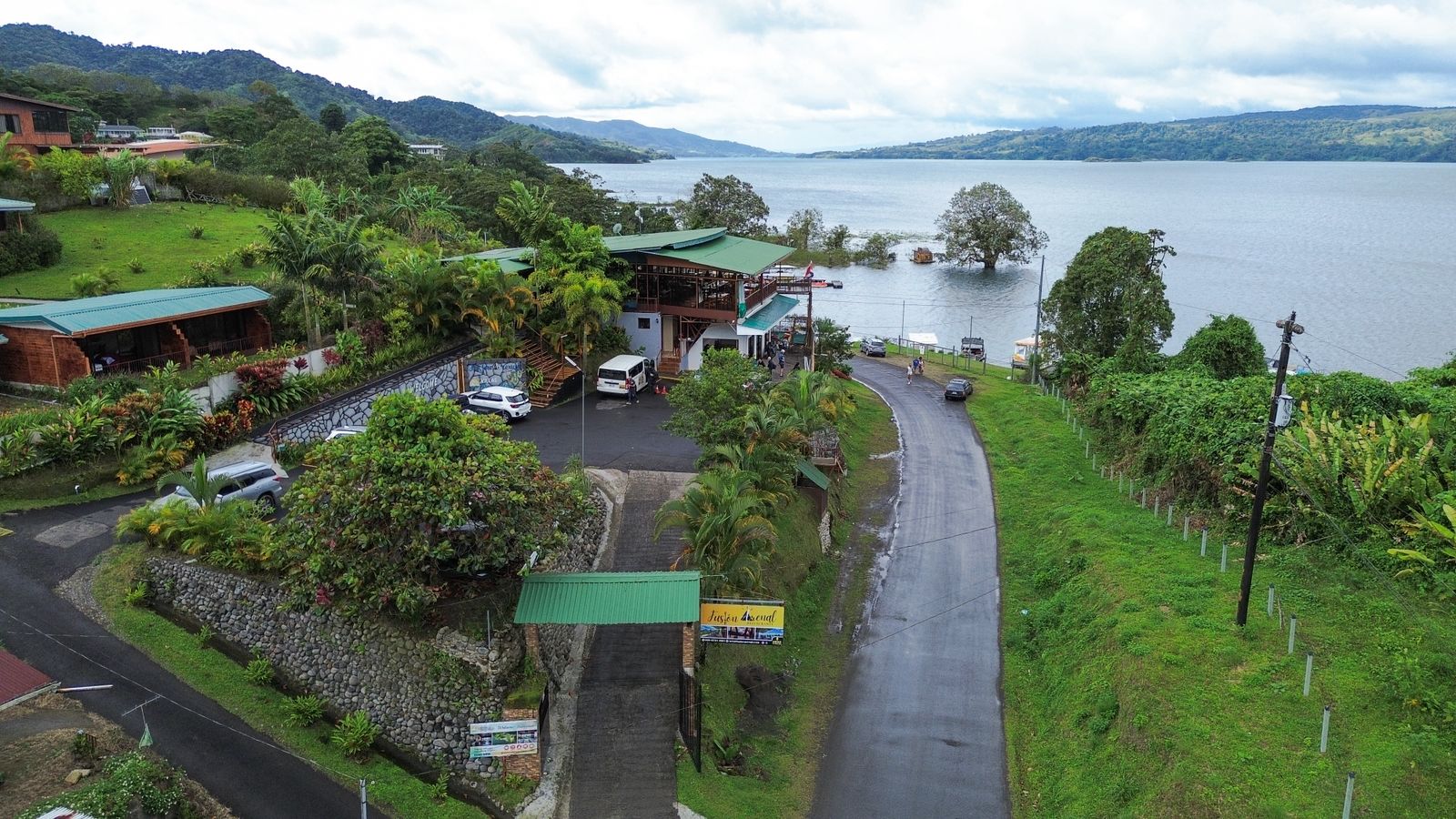 Paradise Villas CR - arenal-volcano-hotel (3).jpg